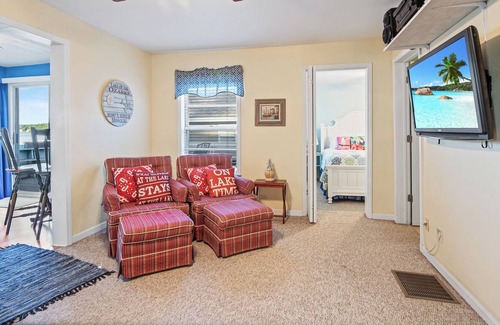Roach House | Cozy Cottage-Waterfront-A Perfect Place to Escape