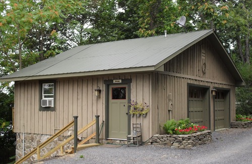 Valois Cottage | Scenic Cottage with Sunset Views & Kayaks - Rated 9.8/10