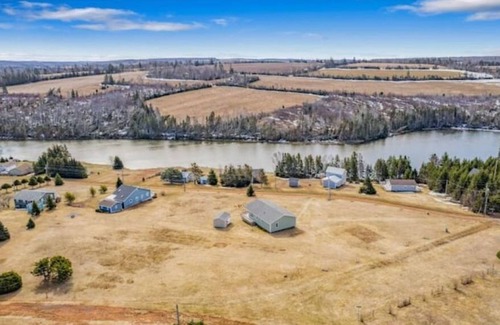 Found Mills House | Cozy cottage with amazing river views!