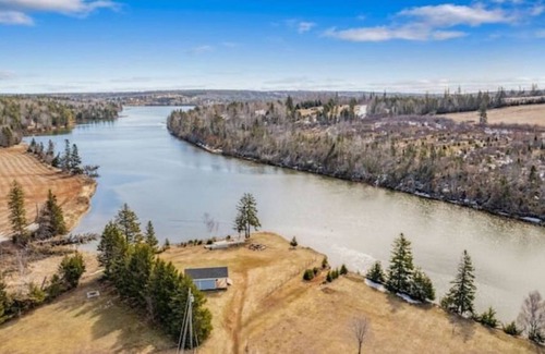 Found Mills House | Cozy cottage with amazing river views!