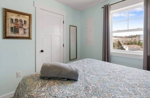 Found Mills House | Cozy cottage with amazing river views!
