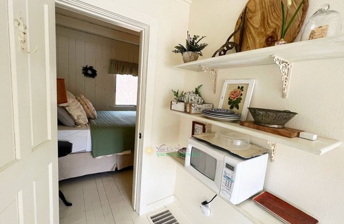 Suttons Bay Cottage | Charming Cottage with Private Pond Near Casino and Bay
