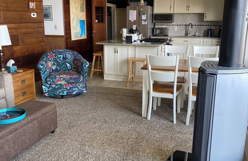Au Gres Cottage | Charming Cottage with Beachfront Access on Lake Huron