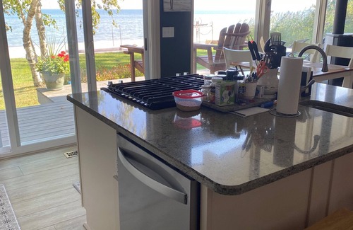 Au Gres Cottage | Charming Cottage with Beachfront Access on Lake Huron