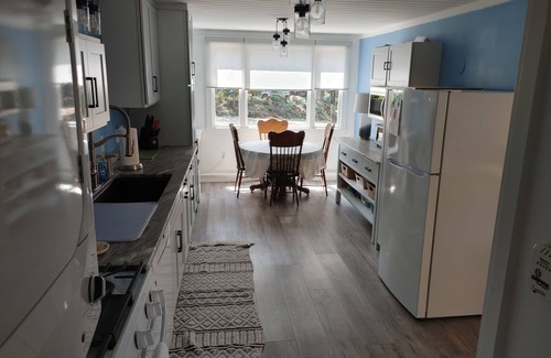 Mid-Coast and Islands Cottage | Charming Cottage with Scenic Views of Stover's Cove