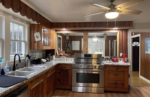Cliftondale Cottage | Explore 20Acres with Trails, Lake Views & Pet-Friendly Stays