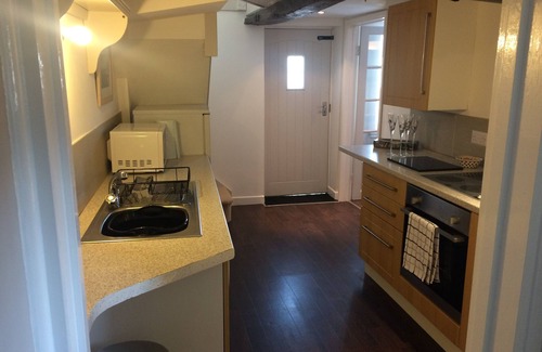 Herstmonceux Cottage | Inviting Cottage with Kitchen, Courtyard & 9.8 Guest Rating