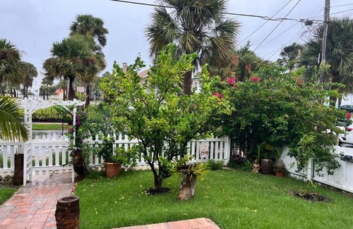 Surfside Historic District House | Beachside Cottages with Ocean View and Kitchen Amenities