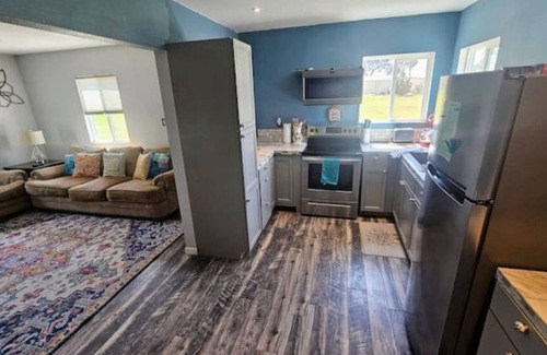 Turlock Other | Idyllic Country Cottage: Farm Charm Near Town with Spa