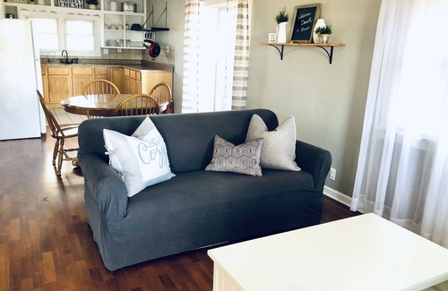 Hutchinson House | Charming Country Cottage - 10/10 Guest Rated Retreat