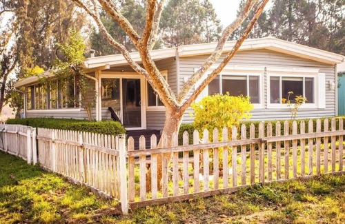 Sebastopol House | Cozy 2BR Country Cottage Near Rolling Vineyards - Rated 9/10