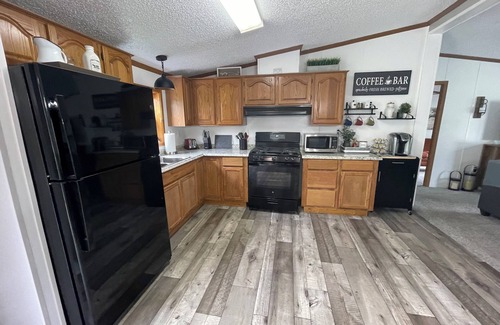 Northeast House | Cozy country home, “Sunny Meadows” in Cadillac on 40 Acres! Pet Friendly.