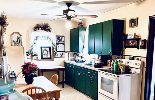 Pierce County House | Premier Country Escape with 5 Acres and Top Reviews