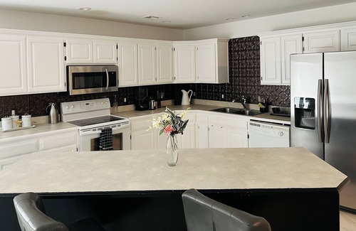 Claremore House | Charming Country Modern Home - Ideal for Families