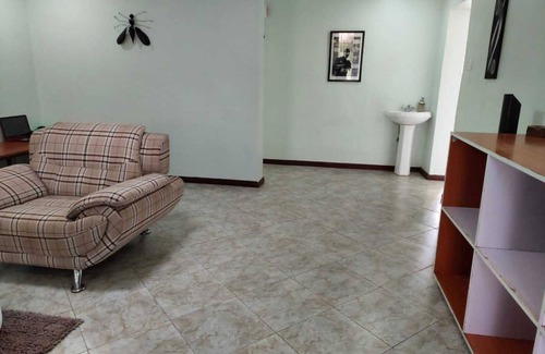 Gisambai House | Charming Countryside Cottage Near Scenic Hiking Trails