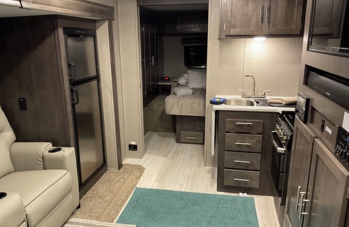 McMillan Cottage | Romantic Lakeside Camper with Private 100ft Waterfront