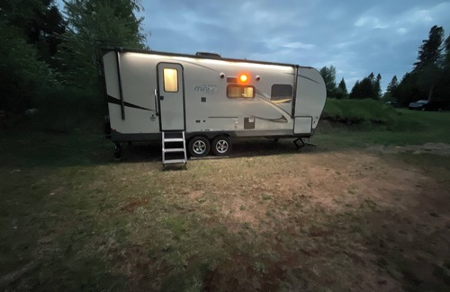 McMillan Cottage | Romantic Lakeside Camper with Private 100ft Waterfront