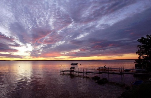 Standish Villa | Child-Friendly Cozy Cove Cottage for Up to 6 Guests