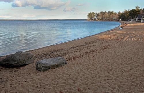 Standish Villa | Child-Friendly Cozy Cove Cottage for Up to 6 Guests