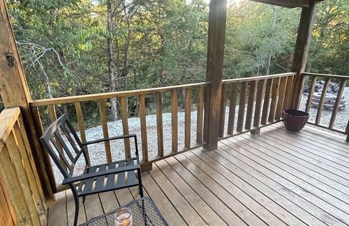 Fort Towson Cabin | Cozy Creek cabin in charming Fort Towson with WiFi access
