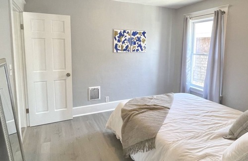 Utica Apartment | Cozy Cribs