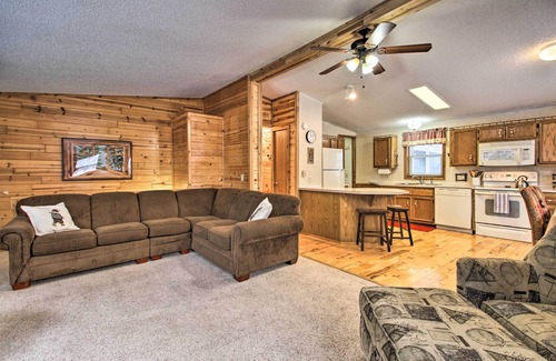 Crosby Cabin | Inviting Crosby Cabin by Serpent Lake with Spa & Breakfast