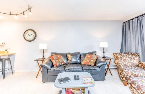 Alyeska Apartment | Inviting Crystal Mountain Condo for Family-Friendly Getaways