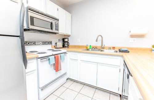 Alyeska Apartment | Inviting Crystal Mountain Condo for Family-Friendly Getaways