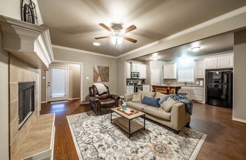 Lubbock House | Stylish 3BR/2BA Retreat in Cozy Cul-de-sac – Family Friendly