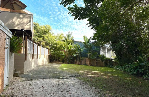 Currumbin House | Charming Currumbin Beach Shack - Pet Friendly & Oceanfront