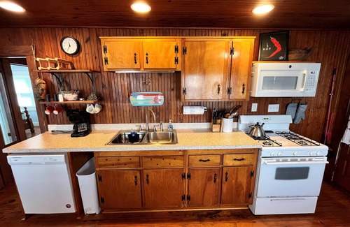 Nags Head Cottage | Charming Historic Sea Spray Cottage #1 with Ocean View