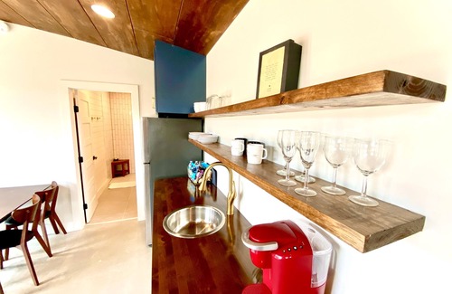 Dripping Springs House | Charming Modern Tiny House Near Wineries & Outdoor Fun