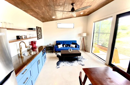Dripping Springs House | Charming Modern Tiny House Near Wineries & Outdoor Fun