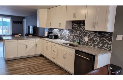 Bel Aire House | Cozy * Denver West Getaway * Close to Mountains