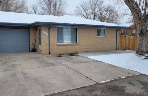 Bel Aire House | Cozy * Denver West Getaway * Close to Mountains