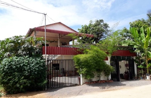 Svay Pao House | Inviting Apartment with Kitchen, Pet and Child Friendly