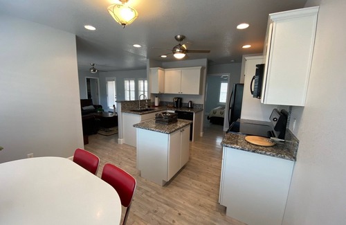 Wellington House | Discover Desert Creek Bungalow: 10/10 Rated Family Retreat