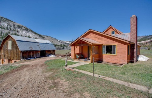 Dolores House | Discover the Cozy Dolores Getaway: Hike, Fish & Explore!