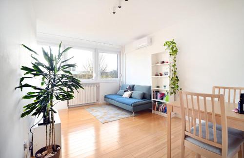 Zagreb Apartment | Exceptional Sporty Lake Apartment with Kitchen Amenities