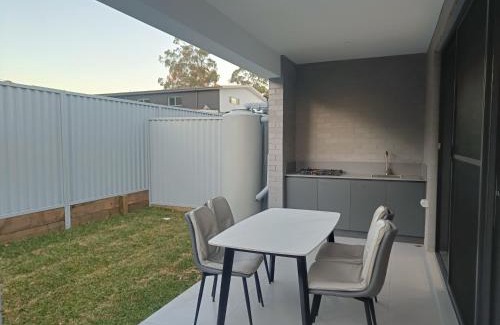 Guildford House | Cozy Double Room in Modern House - NR6