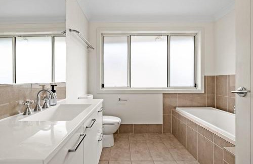 Panania House | Budget-Friendly Cozy Double Room Near Stations & Stores