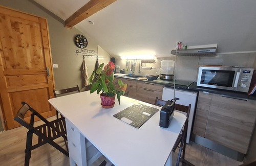 Rochesson Bed & Breakfast | Cozy Guestroom Rochesson: Studio Flat with Spa Access