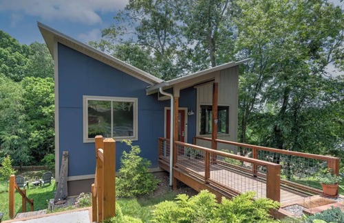 Asheville Apartment | Welcoming 2 Bedroom Suite in West Asheville - Rated 9.8