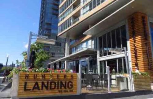 CityPlace Apartment | Cozy Downtown 1BR Den Free Parking near CN Tower