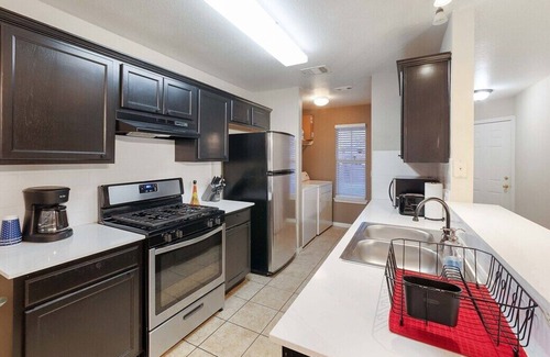 Franklin Park House | Cozy, Downtown Austin Home!