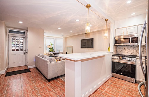 Logan Circle Apartment | Cozy Downtown Convention Center Basement Apartment