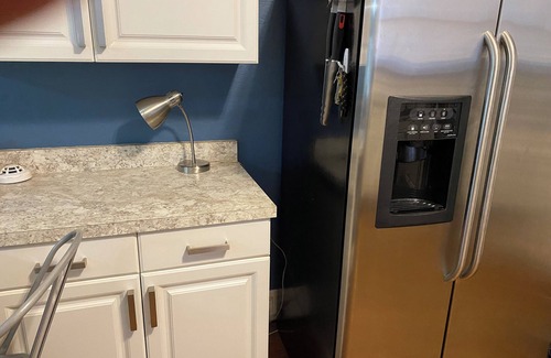 Dade City Cottage | Cozy downtown Dade City cottage. Pet friendly.