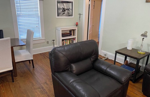 Dade City Cottage | Cozy downtown Dade City cottage. Pet friendly.