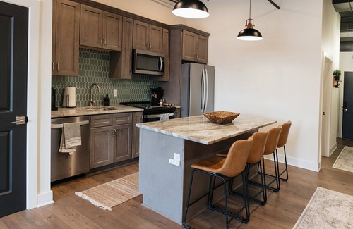 Troy Apartment | Cozy Downtown Gem ~ Sleeps 10