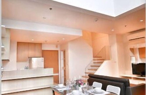 Pratunam Apartment | Convenient Duplex Near Airport Link & BTS With Pool Access
